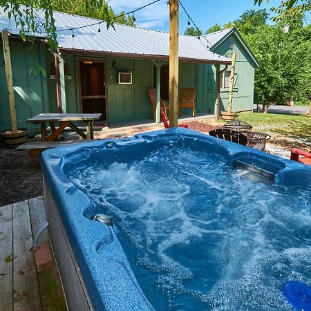 Steps From Downtown Pigeon Forge Parkway + Private Hottub And Firepit - Wifi - Firefly Bungalows Exteriör bild