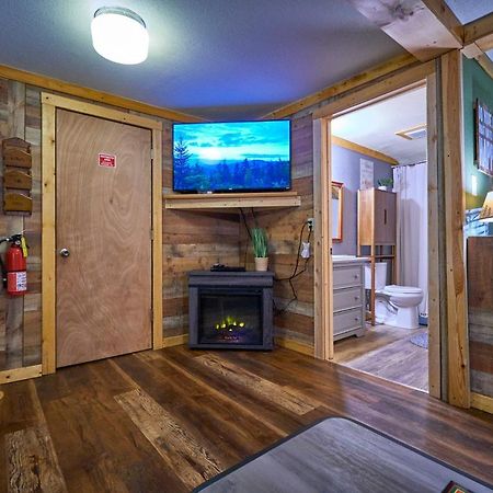 Steps From Downtown Pigeon Forge Parkway + Private Hottub And Firepit - Wifi - Firefly Bungalows Exteriör bild