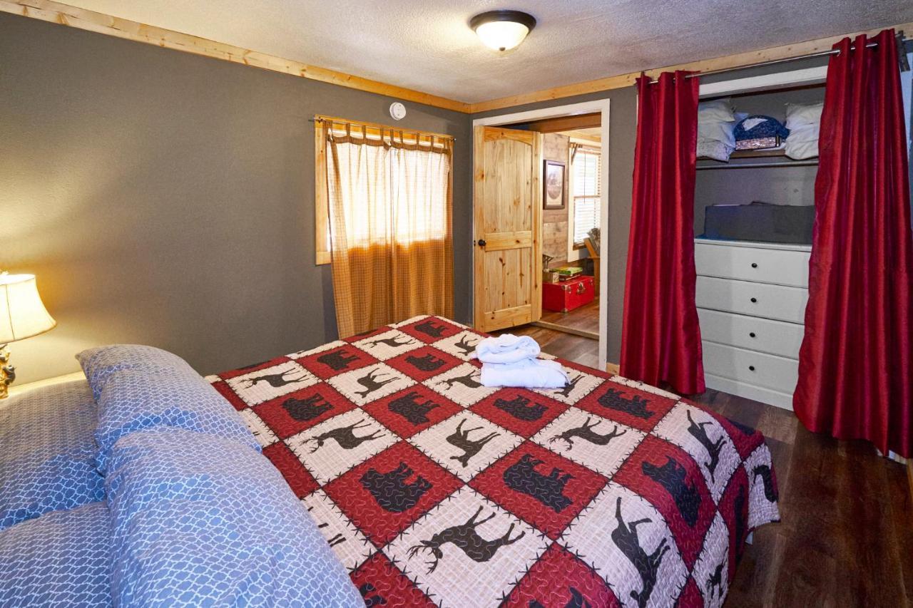 Steps From Downtown Pigeon Forge Parkway + Private Hottub And Firepit - Wifi - Firefly Bungalows Exteriör bild