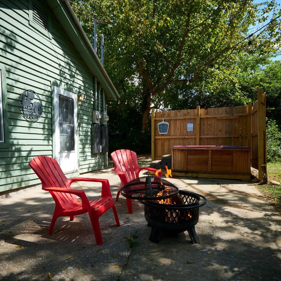 Steps From Downtown Pigeon Forge Parkway + Private Hottub And Firepit - Wifi - Firefly Bungalows Exteriör bild