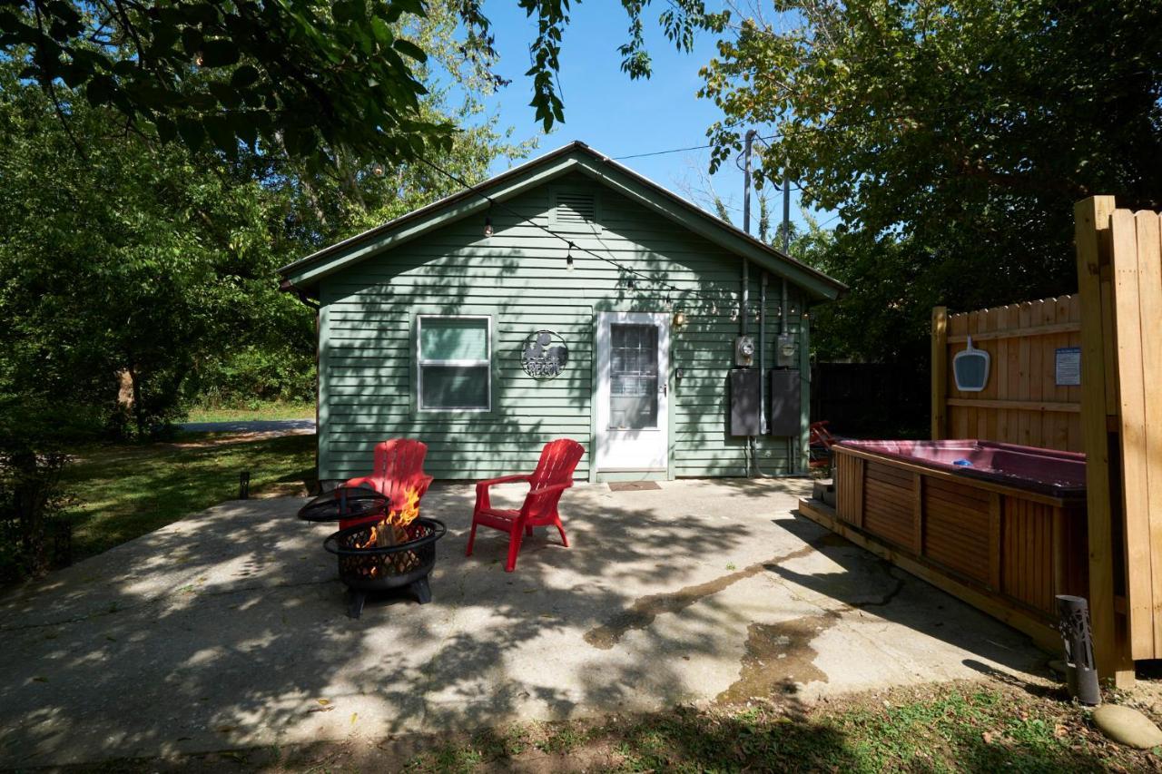 Steps From Downtown Pigeon Forge Parkway + Private Hottub And Firepit - Wifi - Firefly Bungalows Exteriör bild