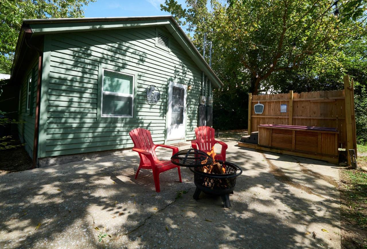 Steps From Downtown Pigeon Forge Parkway + Private Hottub And Firepit - Wifi - Firefly Bungalows Exteriör bild