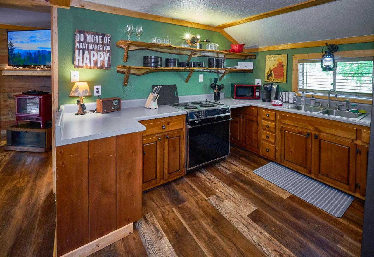 Steps From Downtown Pigeon Forge Parkway + Private Hottub And Firepit - Wifi - Firefly Bungalows Exteriör bild