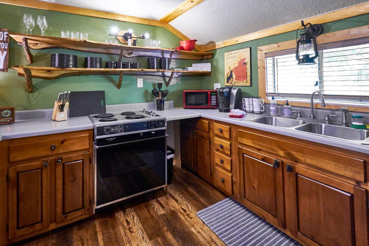 Steps From Downtown Pigeon Forge Parkway + Private Hottub And Firepit - Wifi - Firefly Bungalows Exteriör bild