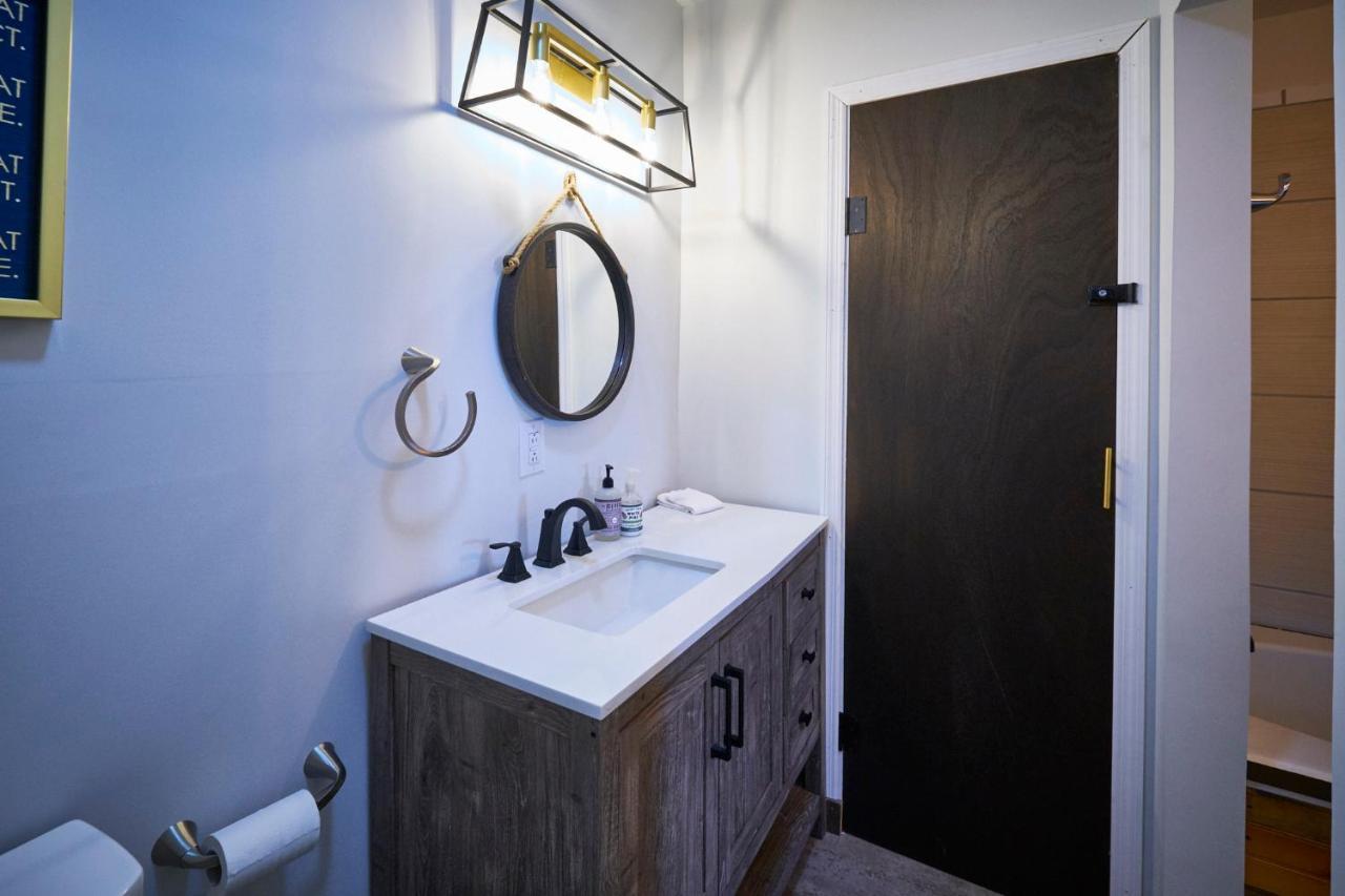 Steps From Downtown Pigeon Forge Parkway + Private Hottub And Firepit - Wifi - Firefly Bungalows Exteriör bild