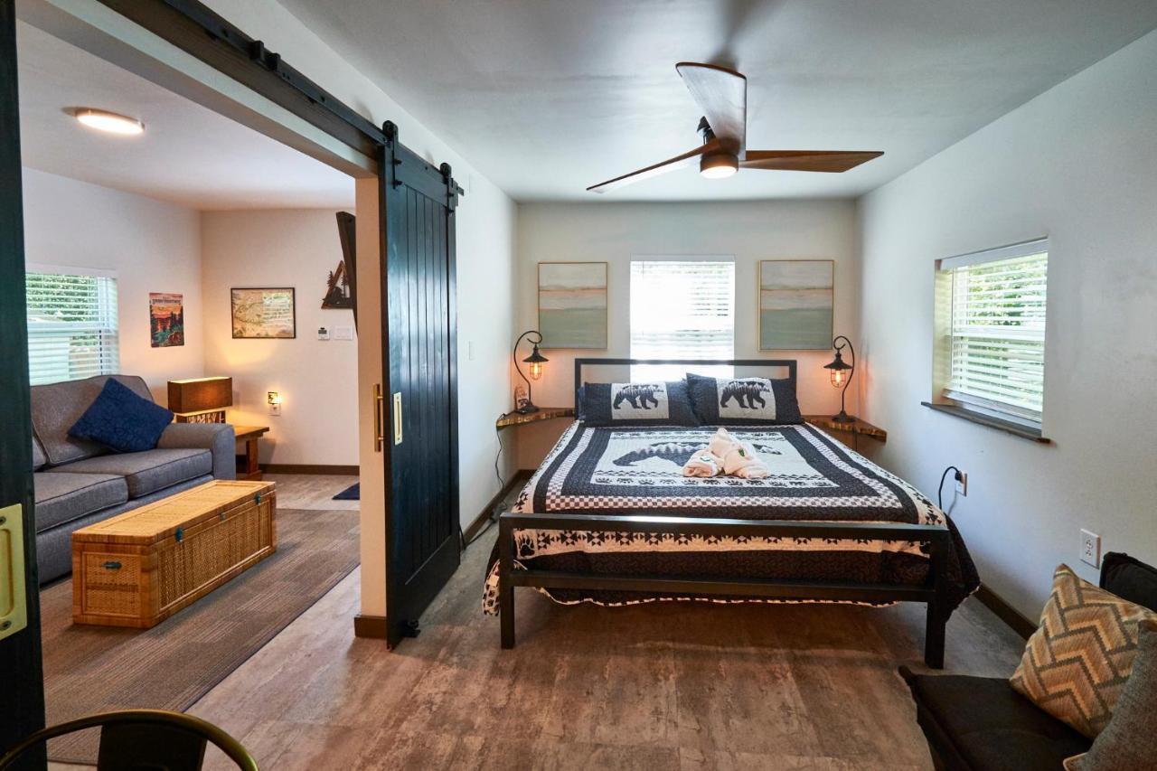 Steps From Downtown Pigeon Forge Parkway + Private Hottub And Firepit - Wifi - Firefly Bungalows Exteriör bild