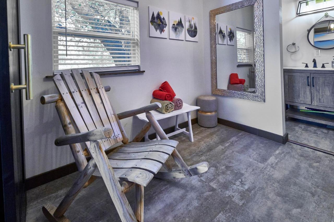 Steps From Downtown Pigeon Forge Parkway + Private Hottub And Firepit - Wifi - Firefly Bungalows Exteriör bild