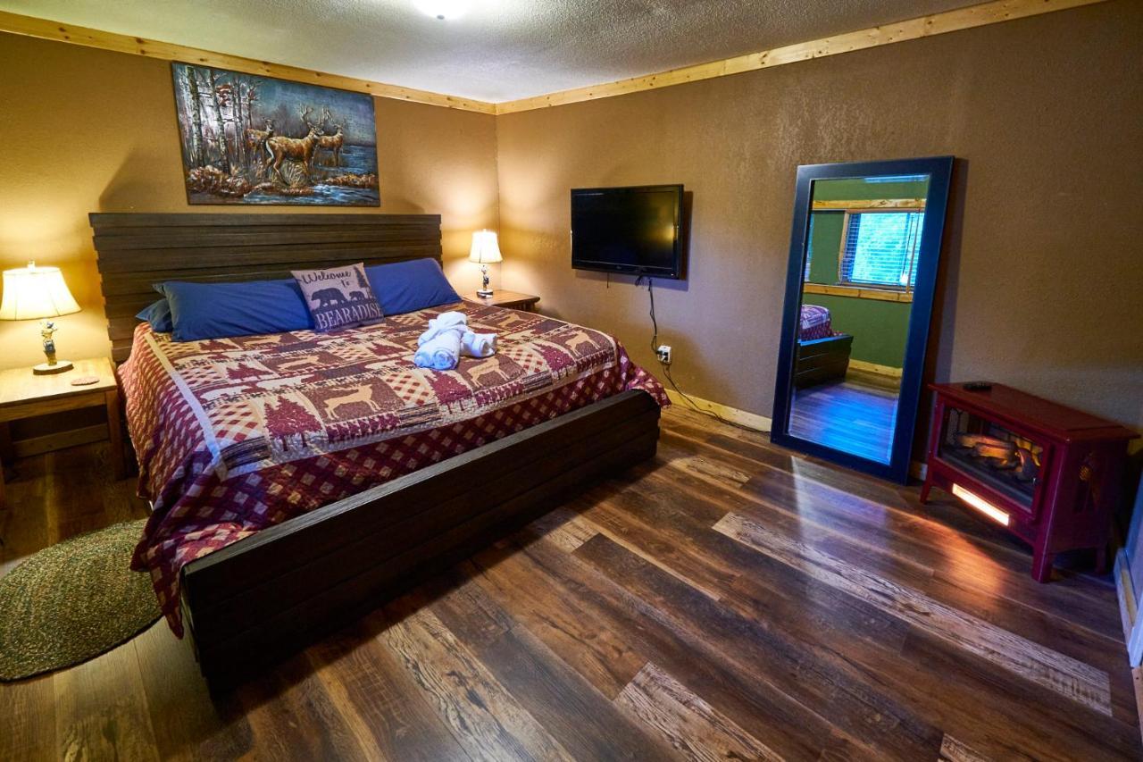 Steps From Downtown Pigeon Forge Parkway + Private Hottub And Firepit - Wifi - Firefly Bungalows Exteriör bild